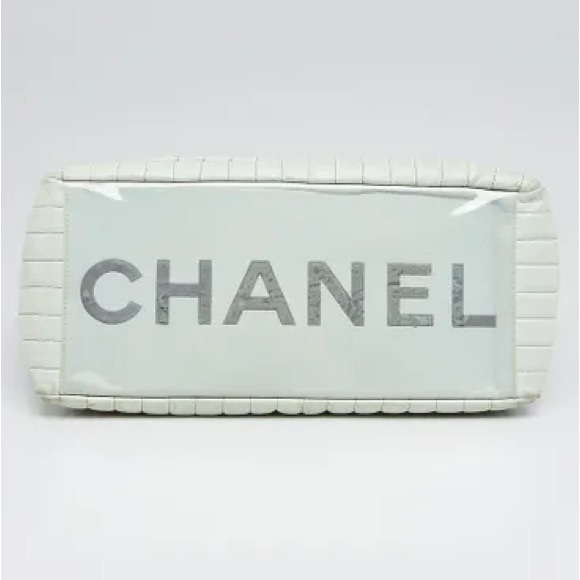 AuthenticCHANEL
Light Green Quilted Lambskin Leather Mademoiselle Giant Tote Bag - Picture 5 of 14